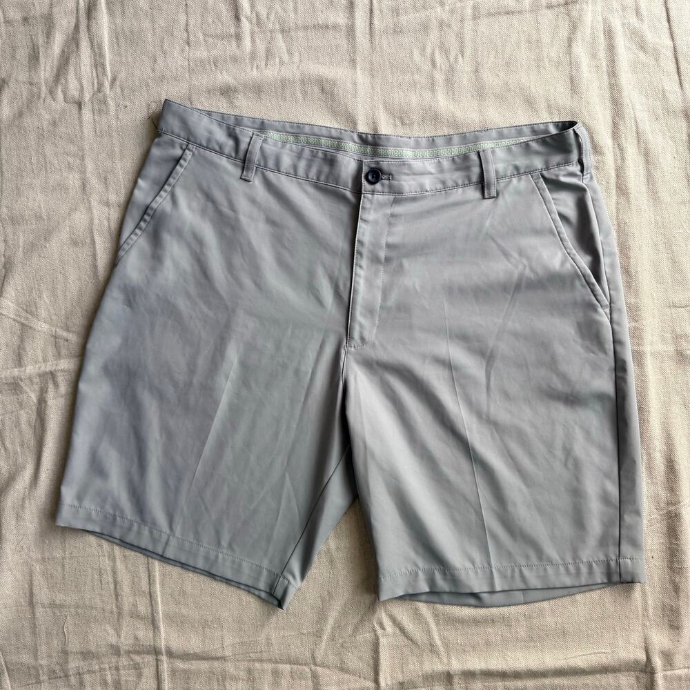 Izod Golf Shorts Men's 40 Gray 10 Inseam Hybrid Performance Chinos Stretch Read